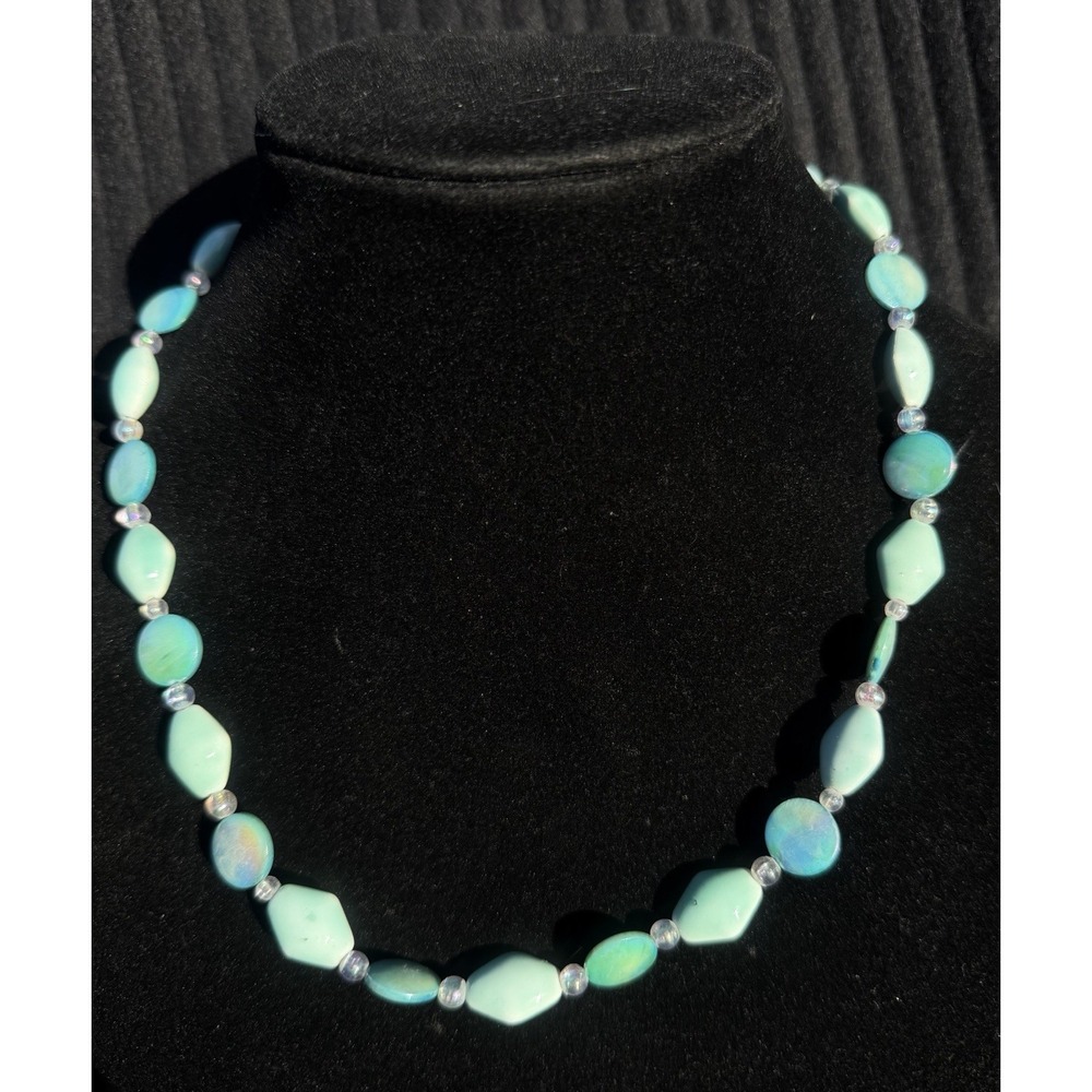 💚✨ Vintage Opalescent Green Beaded Necklace – Hunter Green Glass Collar ✨💚